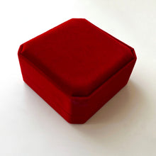 Load image into Gallery viewer, Small Red Ladies&#39; Flannel Box for Watches or Bracelets
