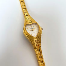 Load image into Gallery viewer, Vintage Ladies Sekonda Gold-Tone Watch with Heart Shaped Dial
