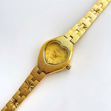 Load image into Gallery viewer, Retro Ladies Gold-Plated Quartz Watch with Heart Shaped Dial
