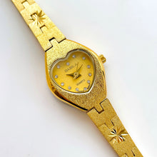 Load image into Gallery viewer, Retro Ladies Gold-Plated Quartz Watch with Heart Shaped Dial
