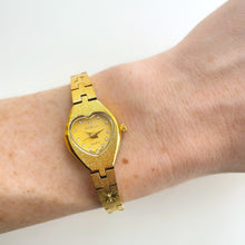 Load image into Gallery viewer, Retro Ladies Gold-Plated Quartz Watch with Heart Shaped Dial
