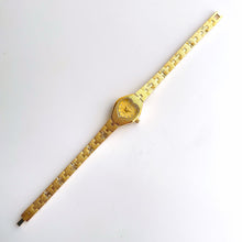 Load image into Gallery viewer, Retro Ladies Gold-Plated Quartz Watch with Heart Shaped Dial
