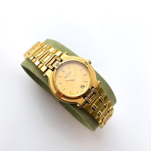 Load image into Gallery viewer, Vintage Gold-Plated Gucci Quartz Watch with Round Dial and Date Window - Boxed
