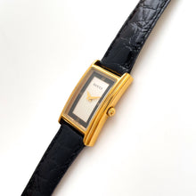 Load image into Gallery viewer, Vintage 1998 Gucci 2600L Quartz Watch with Rectangular Tank-Style Dial and Black Leather Strap
