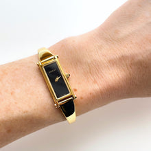 Load image into Gallery viewer, Vintage Ladies&#39; Gold-Plated Gucci 1500L Bangle Quartz Watch with Black Rectangular Dial
