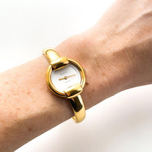 Load image into Gallery viewer, 90s Gold-Plated Gucci 1400L Bangle Quartz Watch with Horsebit Design and White Dial
