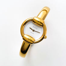 Load image into Gallery viewer, 90s Gold-Plated Gucci 1400L Bangle Quartz Watch with Horsebit Design and White Dial
