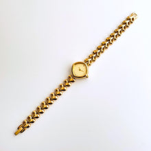 Load image into Gallery viewer, Dainty Ladies&#39; Gold-Plated Quartz Watch with Heart Pattern Bracelet
