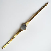 Load image into Gallery viewer, Vintage Ladies Sekonda Gold-Tone Watch with Heart Shaped Dial
