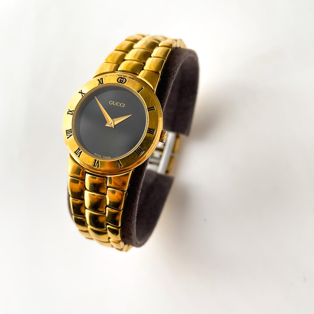 Vintage Gold-Plated Gucci Quartz Watch with Black Dial and Roman Numerals